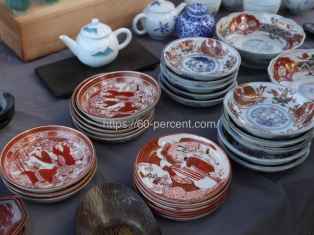 四天王寺骨董市の食器の画像